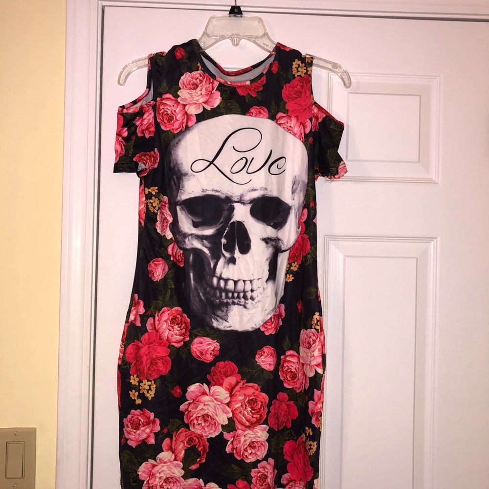 Cold shoulder satin like dress.